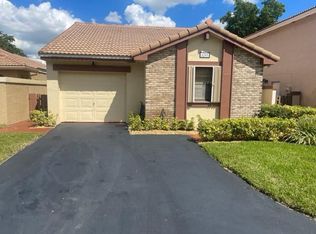 6245 NW 175th Ter, Hialeah, FL 33015