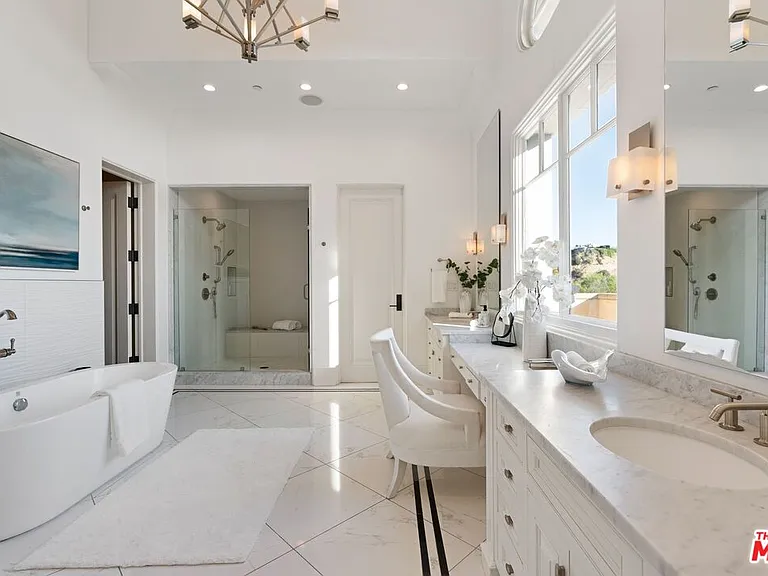 8 Beverly Ridge Ter — Photo 33