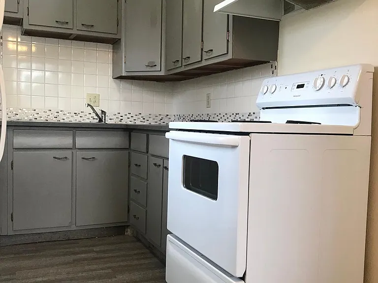 821 E 7th St #1 — Photo 5