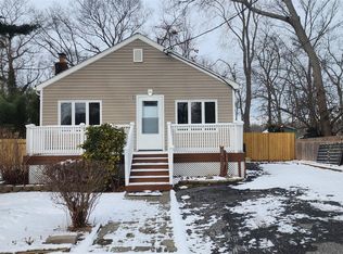 45 Shinnecock Dr, Sound Beach, NY 11789