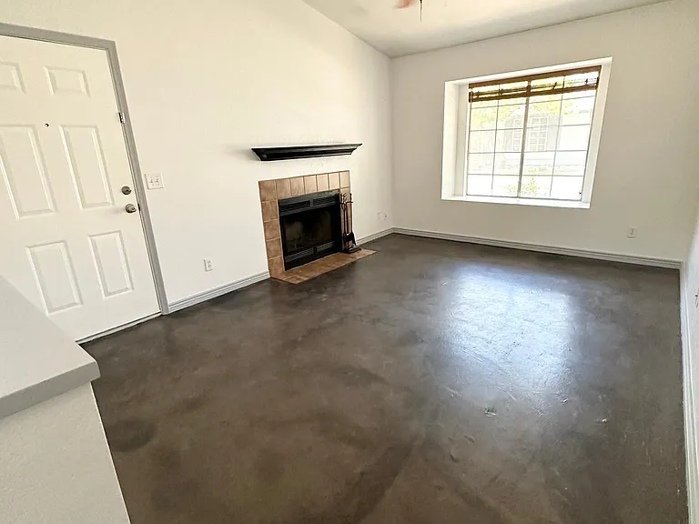 10100 N 89th Ave #30 — Photo 4