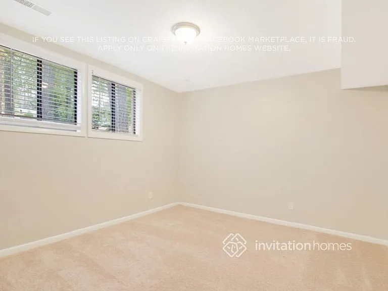 7812 Haymarket Ln — Photo 11