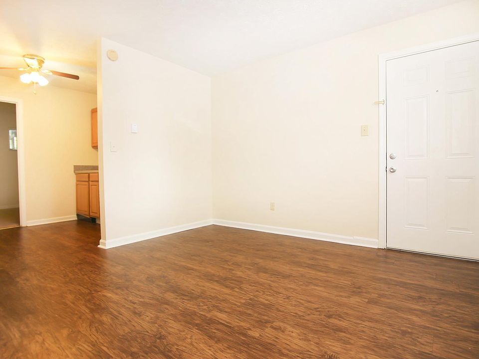 2nd image of 823 Press Ave
