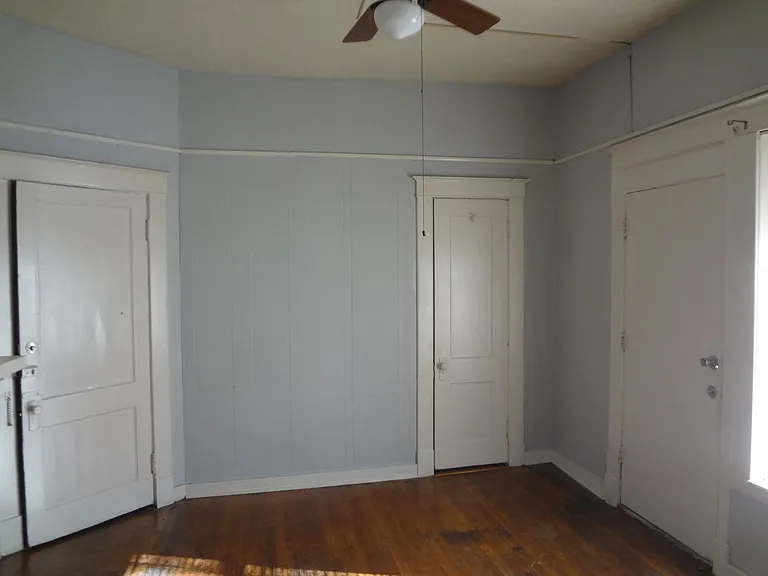 85 Evergreen — Photo 2