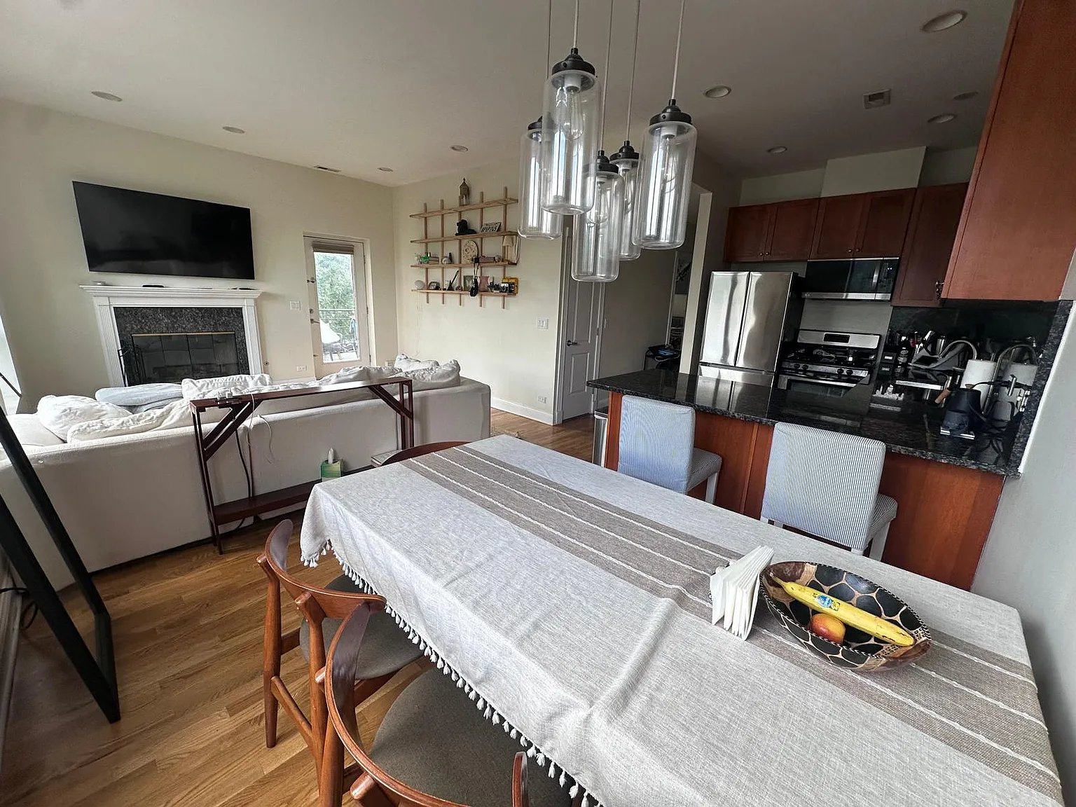 1728 N Wilmot Ave — Photo 3