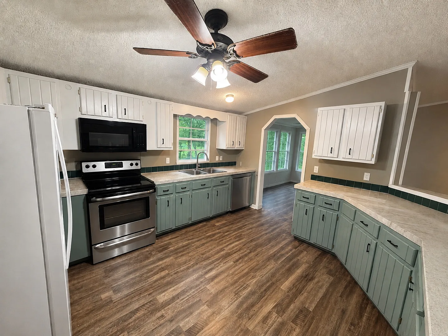 3 bed, 1800 sqft, $2,250 — Photo 2