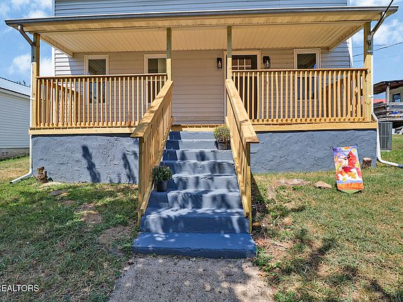 5th image of 213 Birch St