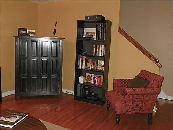 3rd image of 1790 Northwest Ct APT B
