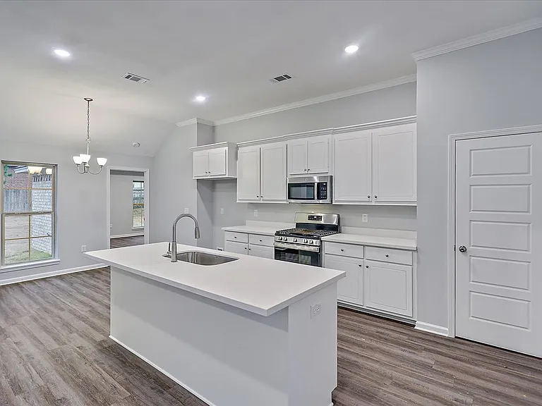 606 Diamond Way — Photo 3