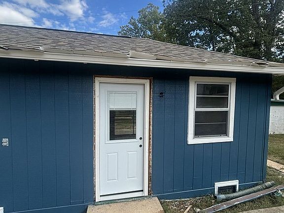 2nd image of 1527 Cranfield Rd #8