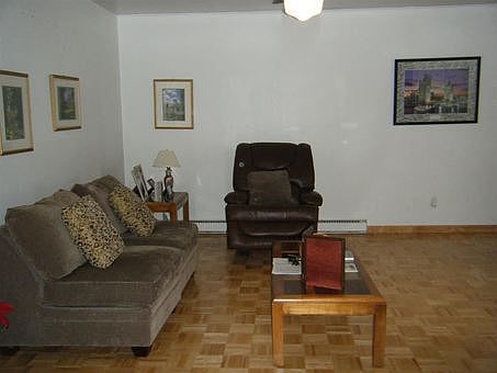 3rd image of 11 Laura Ln
