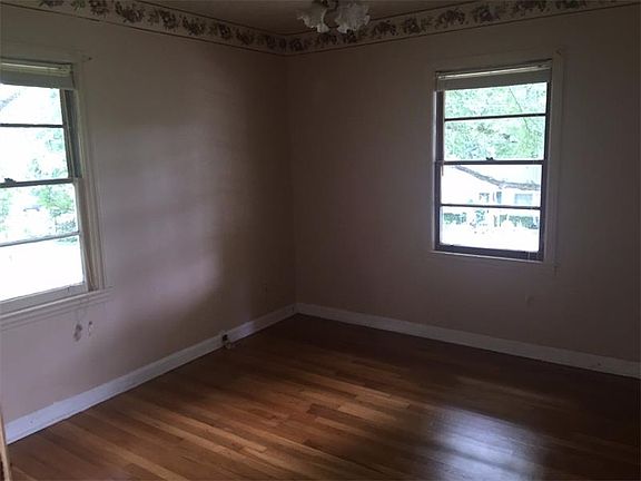 5th image of 157 Scott Dr SE
