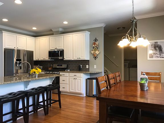 4th image of 2405 Pinetops Dr