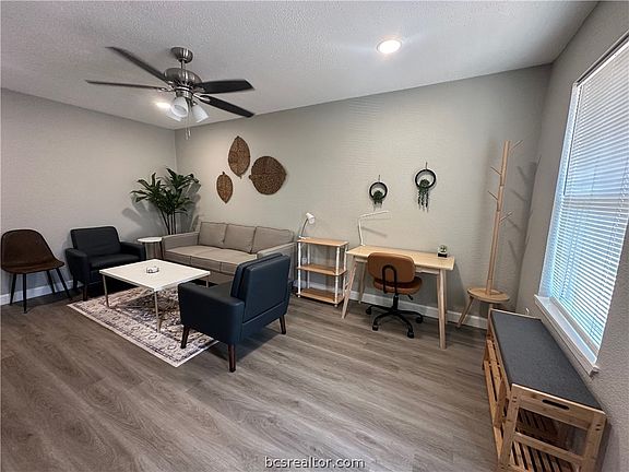 4th image of 1222 Georgia St