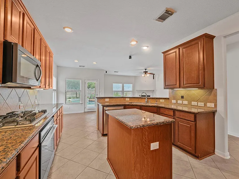 25210 Doves Gate Ct — Photo 11