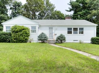 8 Rustic Dr, Worcester, MA 01609