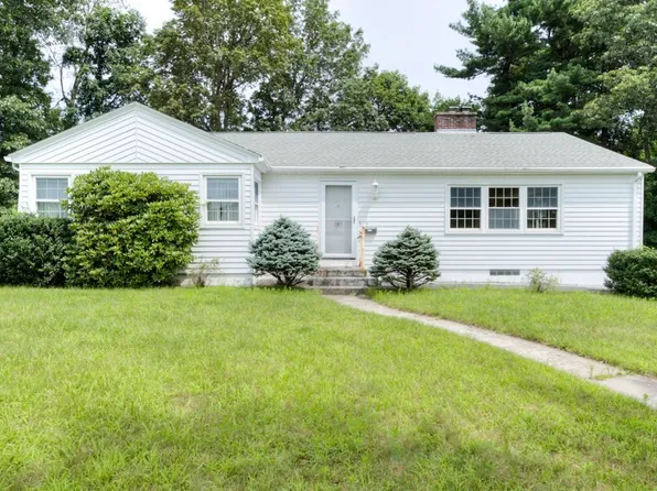 8 Rustic Dr, Worcester, MA 01609