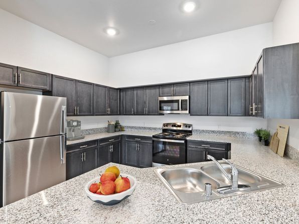 6338 N Cecelia Ave #101