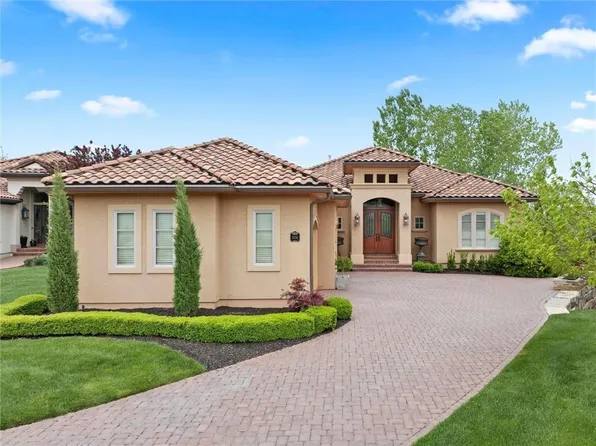 3314 W 137th St, Leawood, KS 66224