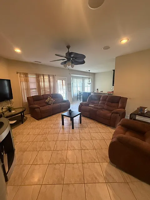 3 bed, 2.5 bath, 2003 sqft, $2,950 — Photo 2