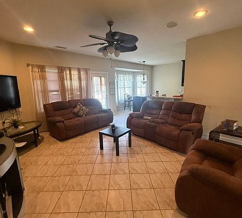 2nd image of 844 Shields Rd