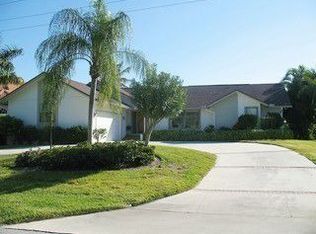 2037 Snook Dr, Naples, FL 34102