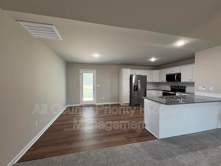 107 Faucette Dr — Photo 5