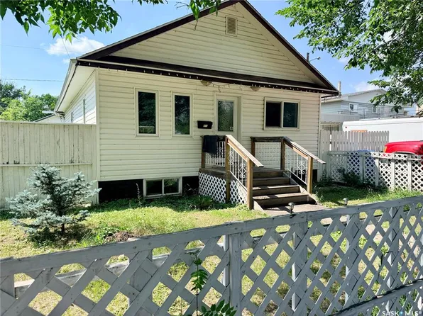 971 109th STREET, North Battleford, SK S9A 2E1