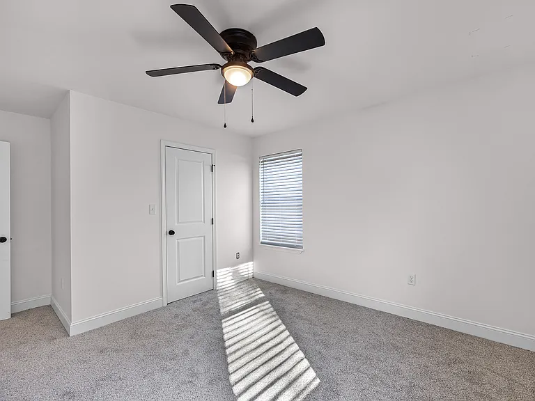 111 Williams St #B — Photo 12