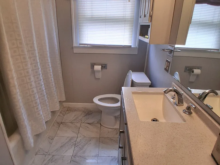354 E Indianola Ave — Photo 17