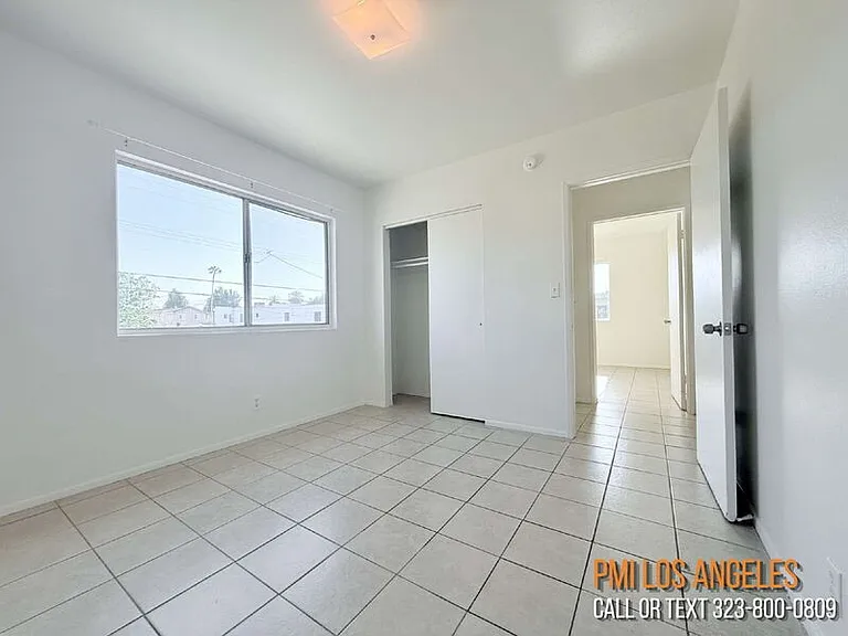 943 W 68th St — Photo 15
