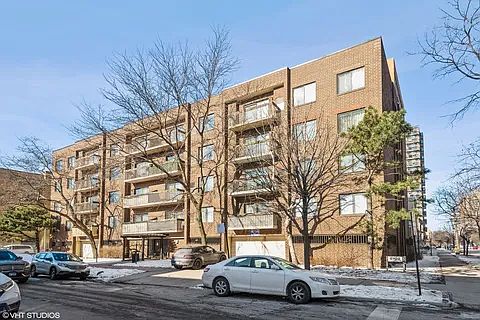 2nd image of 6102 N Sheridan Rd APT 505
