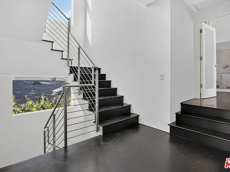 2425 Clement Ave — Photo 48