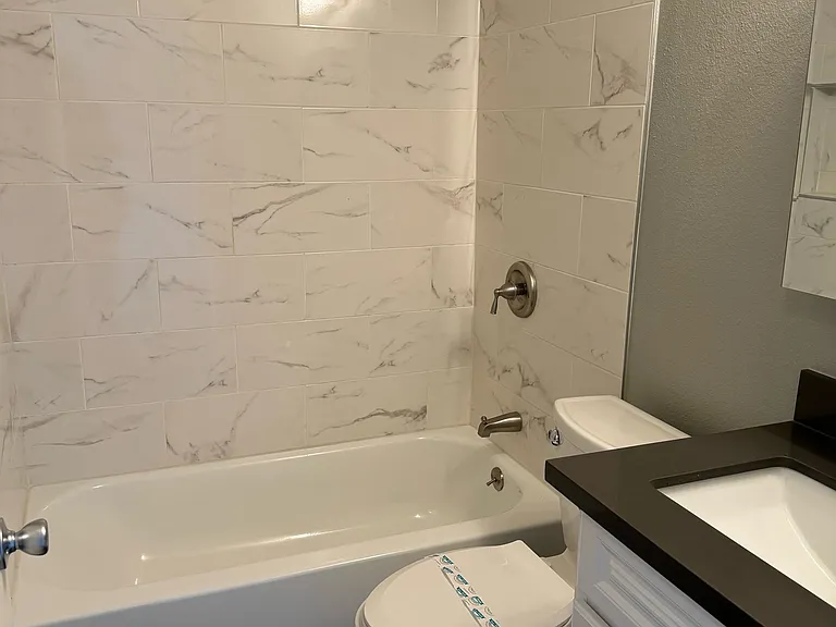 Emerald Park Apartments — Photo 7
