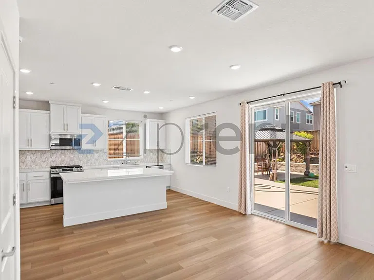 5545 Oberon Ave — Photo 8