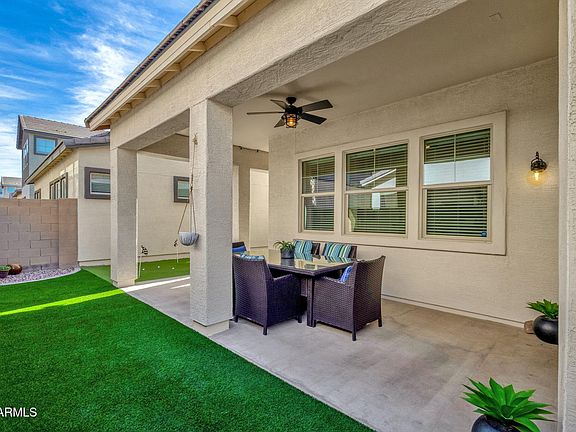 3rd image of 758 W WINCHESTER Drive