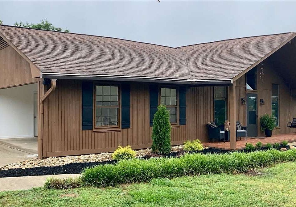 1st image of 204 N Hill Dr