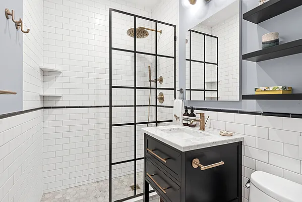 Sold by The SIMPLE Real Estate Co | media 4