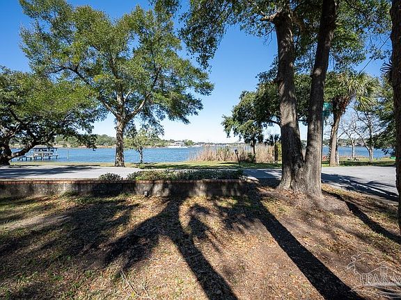 4th image of 900 Bayou Blvd