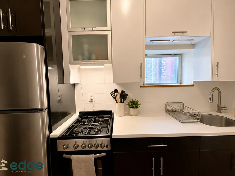 401 Suydam St #3L — Photo 3