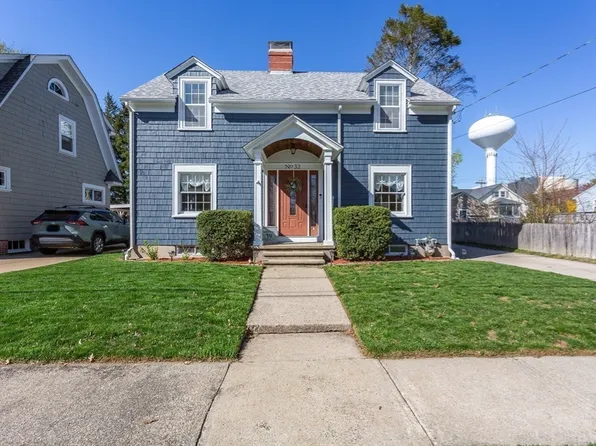 32 Wannamoisett Rd, East Providence, RI 02914