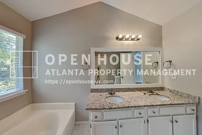 4504 Rushing Wind Ct — Photo 11