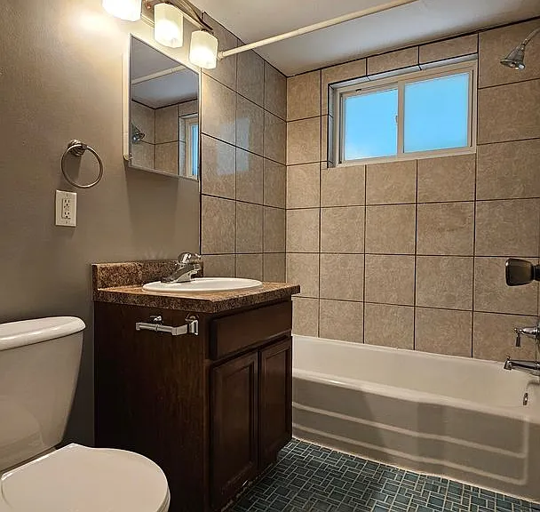 University Row Apartments — Photo 9