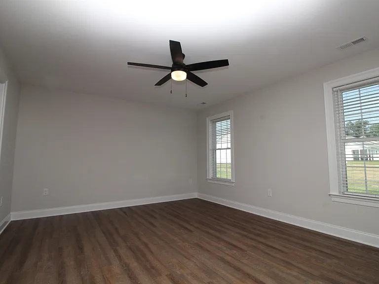 179 Langley Dr — Photo 6