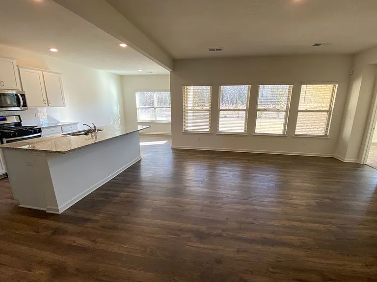 38 Crown Way — Photo 11