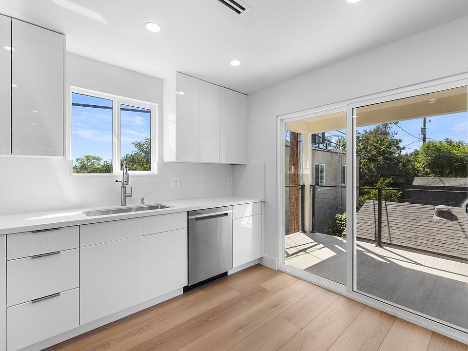 1st image of 1506 N California St #200