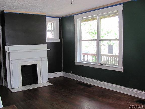 3rd image of 22 E 32nd St