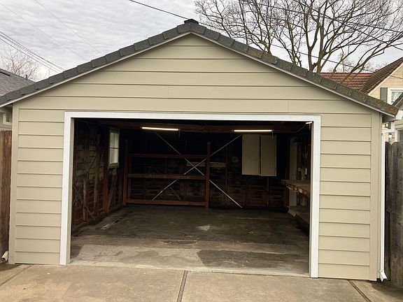 4th image of 800 N Lincoln Ave