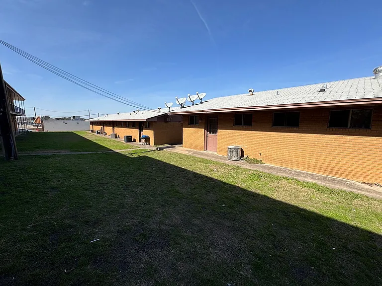 806 Safady St — Photo 11