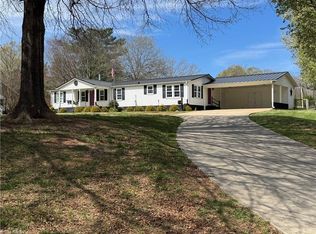 3932 Piney Mountain Rd, Walnut Cove, NC 27052